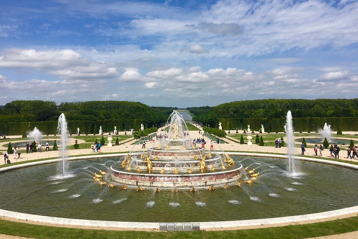 Versailles Palace & Marie-Antoinette's Estate Private Guided Tour with Lunch